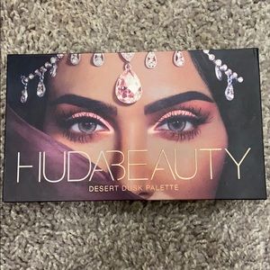 Huda Beauty Desert Dusk Palette
